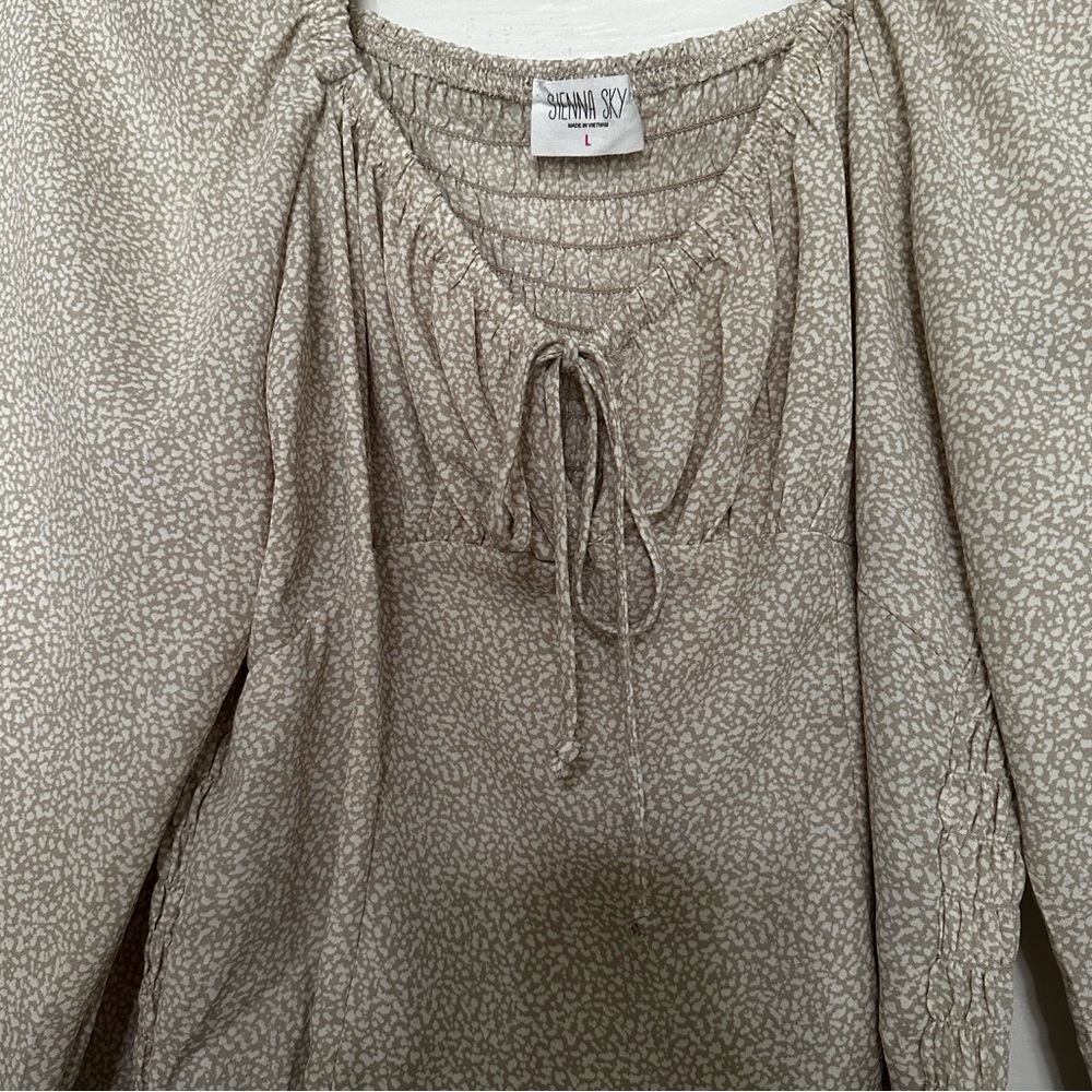 Patterned Blouse - Picture 2 of 6